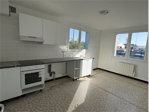 t6 et plus à la location -   63100  CLERMONT FERRAND, surface 99 m2 location t6 et plus - UBI483275777